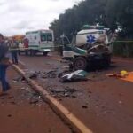 GRAVE ACCIDENTE DE TRÁNSITO INVOLUCRA A AMBULANCIA DEL MINISTERIO DE SALUD EN CRUCE CAROLINAUn grave accidente de tránsito se registró hace instantes en la zona de Cruce Carolina, involucrando a una ambulancia perteneciente al Ministerio de Salud, que sería de la localidad de Laurel.De acuerdo a datos extraoficiales, el siniestro habría dejado como saldo dos personas fallecidas y al menos cuatro heridos, quienes estarían siendo asistidos en el lugar.Hasta el sitio acudieron efectivos de la Policía Nacional y compañías de bomberos voluntarios, quienes trabajan en la atención de los afectados y en el control de la situación.Las circunstancias del percance rutero aún no fueron esclarecidas y se aguarda un informe oficial por parte de las autoridades.#NoticiaEnDesarrollo