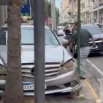 Accidente en Asunción: conductor atropella a una mujer y choca contra un local comercial