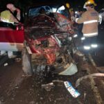 FATAL ACCIDENTE  EN CRUCE TACUARALa Comisaría 19 de Tacuara intervino en un accidente con derivación fatal ocurrido en el km 322 de la Ruta 8 «Blas Garay».El percance Involucró a dos vehículos quienes chocaron frontalmente, una camioneta Nissan Frontier, guiada por Oscar Eulalio López Sosa (43), quien resultó con lesiones y arrojó alcotest negativo (0,00 mg/l). Fue trasladado al Hospital de Clínicas.El otro automóvil involucrado fue el Suzuki Escudo, conducido por Rubén Darío Acosta (49), quien lamentablemente perdió la vida a causa de un shock hipovolémico.Actuación Policial:El equipo liderado por el Suboficial Mayor Ernesto Bareiro coordinó de inmediato el auxilio con Bomberos Voluntarios y resguardó la escena. Participaron en el procedimiento:Criminalística: Crio. Fermín Almada.Fiscalía: Asistente Carlos González y la forense Dra. Ángela Céspedes.Patrulla Caminera: Insp. Marta Frutos.Los vehículos quedaron a disposición del Ministerio Público bajo la unidad del Fiscal Carlosmagno Alvarenga.Fuente:. La Portada
