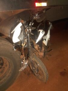 Adolescente muere en accidente de moto contra camión estacionado en Santa Rosa del Aguaray